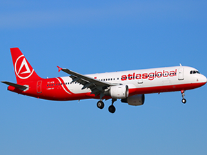 Atlasglobal uçağının havadayken kokpit camı çatladı