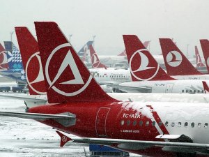 İstanbul'da 155 uçak seferi iptal edildi