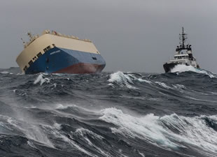 Biskay Körfezi’nde yan yatan Modern Express isimli gemi doğrultulamıyor