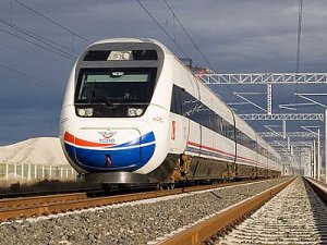 Davutoğlu, Erzincanın hızlı tren projeleri için kolları sıvadık