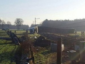 Hollanda’da tren raydan çıktı: 1 ölü