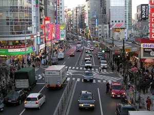 Japonya'da robot taksiler şehir trafiğinde test ediliyor