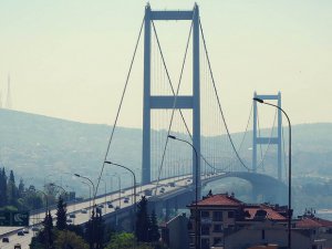 Boğaziçi Köprüsü'ndeki şüpheli araç köprüyü trafiğe kapattı