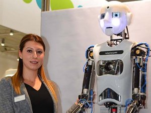 İnsansı robot, otomasyon fuarının yıldızı oldu