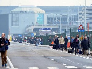 Brüksel'de metro istasyonunda da patlama meydana geldi