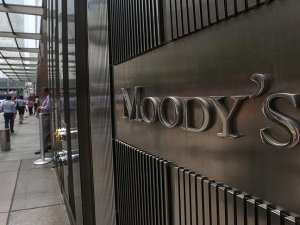 Moody's'den körfez ülkelerine bütçe açığı uyarısı