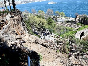 Gülhane Parkı'nda duvar çöktü