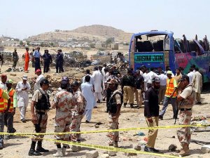 Pakistan'da trafik kazası: 19 ölü
