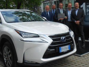 Lexus’un 1 milyonuncu hibrit aracı yola çıktı