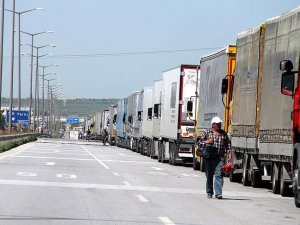 Avrupa'ya açılan sınır kapılarında tır kuyrukları oluştu