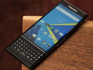 BlackBerry, şifrelerini polise kendi vermiş