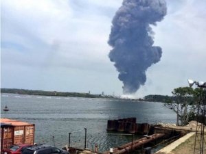 Meksika'da petrol tesislerinde patlama: 3 ölü 136 yaralı