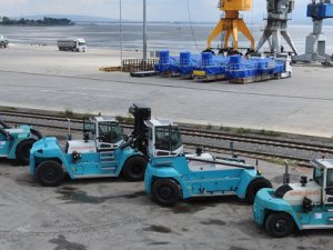 Derince’de “Konecranes Reachstacker”lar limana ulaştı