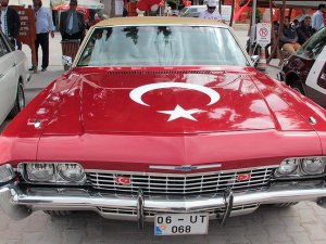 Klasik otomobil tutkunları Ankara'da buluştu