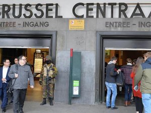 Brüksel’de düzenlenen terör saldırılarına hedef olan Maelbeek istasyonu açıldı