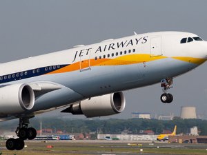 Jet Airways uçağı pistten çıktı