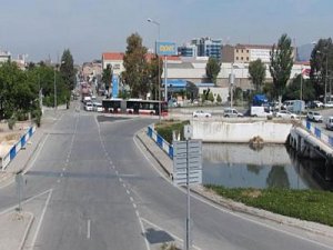İzmir’de Meles köprüsü araç trafiğine kapatılı
