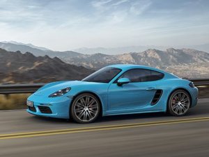 Porsche yeni otomobilini tanıttı