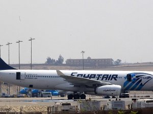 Paris-Kahire seferini yapan Mısır yolcu uçağı kayboldu