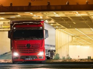 Mercedes'ten yorgunluğu algılayan kamyon