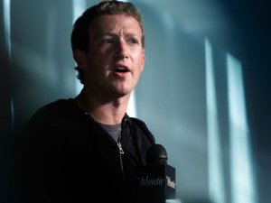 Facebook'un CEO'su Zuckerberg hack'lendi