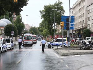Vezneciler’de polise bombalı saldırı