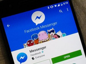 Facebook, mobil sitesinden sohbeti çıkarıyor