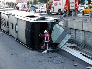 İstanbul'da metrobüs devrildi: 10 yaralı