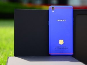 İmzalı Oppo R9 için rekor fiyat