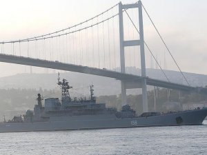 Rus savaş gemisi İstanbul Boğazı'ndan geçti