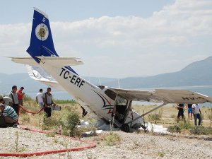 Burdur'da eğitim uçağı sert iniş yaptı