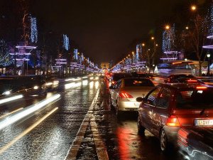 Paris'te eski araçlara trafik yasağı