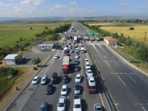 TEM'de trafik yoğun, İstanbul ferahladı