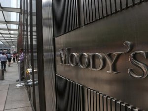 Moody's İngiltere'nin büyüme tahminini düşürdü