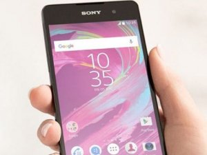 Sony Xperia E5 Türkiye'de satışa çıktı