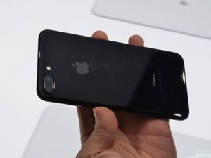 iPhone'lar şimdiden tükendi