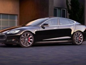 Çinli hacker'lar Tesla'yı hack'lemeyi başardılar!