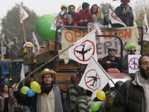 Fransa'da havalimanı protestosu sürüyor