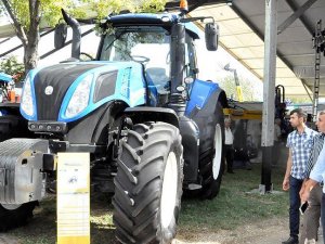 Bir milyon liralık traktör fuarda ilgi odağı oldu