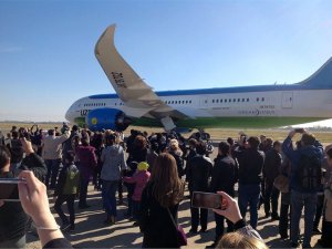 Özbekistan Havayolları bir Dreamliner'ı daha filosuna kattı