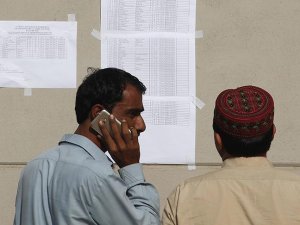 Pakistan'da yolcu uçağı düştü