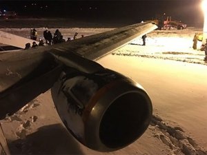 Rusya'da yolcu uçağı pistten çıktı