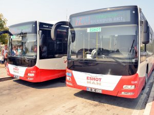 İzmir’de kadınlar otobüslerden istedikleri yerde inecek