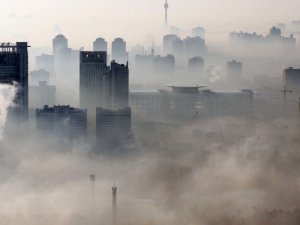Çin'deki hava kirliliği uçuşları iptal ettirdi