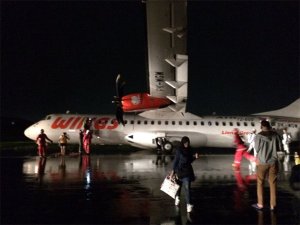 Endonezya'da yolcu uçağı pisitten çıktı