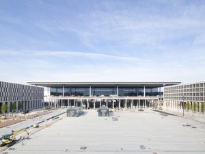 Almanya'nın yeni havalimanının açılışı yine ertelendi