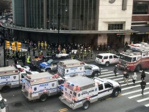 New York’ta yolcu treni raydan çıktı: 103 Yaralı