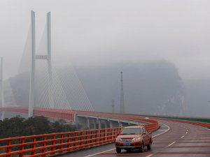 Dünyanın en yüksek köprüsü Çin'de