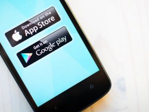 App Store, Google Play Store'u solladı!