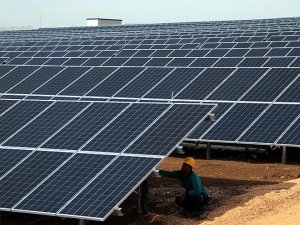 Zorlu Enerji'den Pakistan'a 100 megavatlık güneş parkı